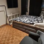 Lovely 2 Bedroom Flat 10 Min From City Center