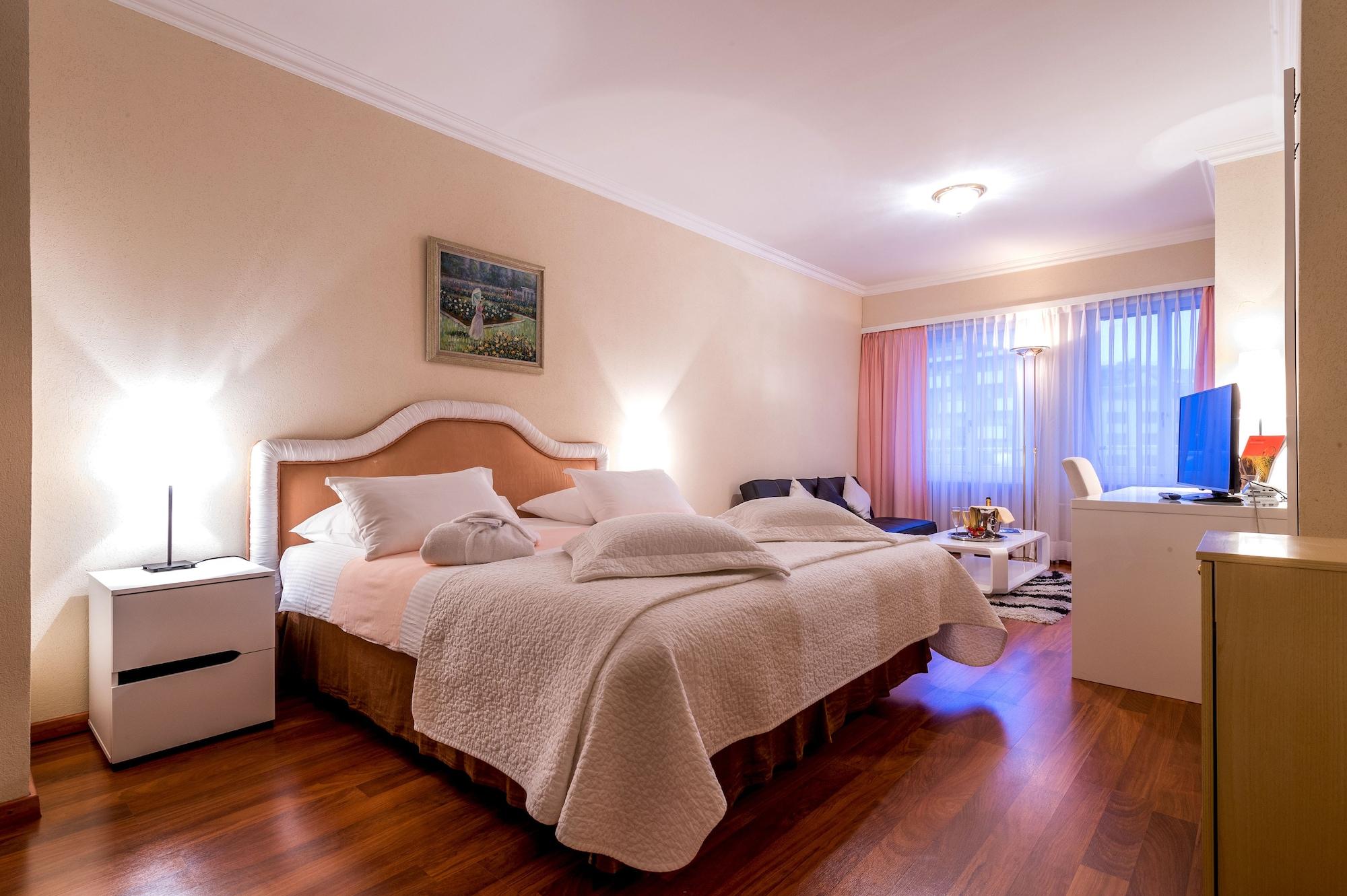 Century 4* Geneva