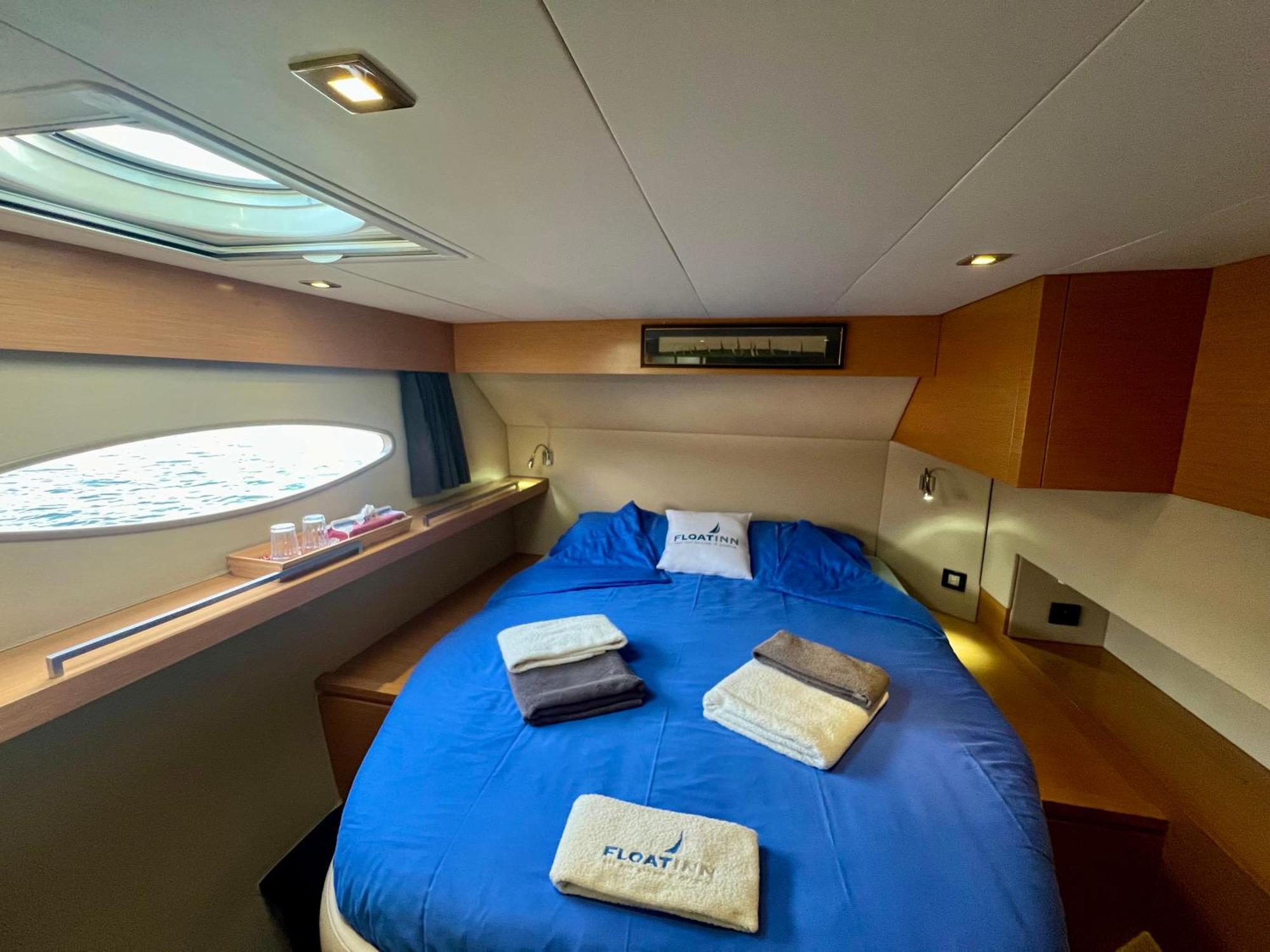 Floatinn Boat-bnb Botel