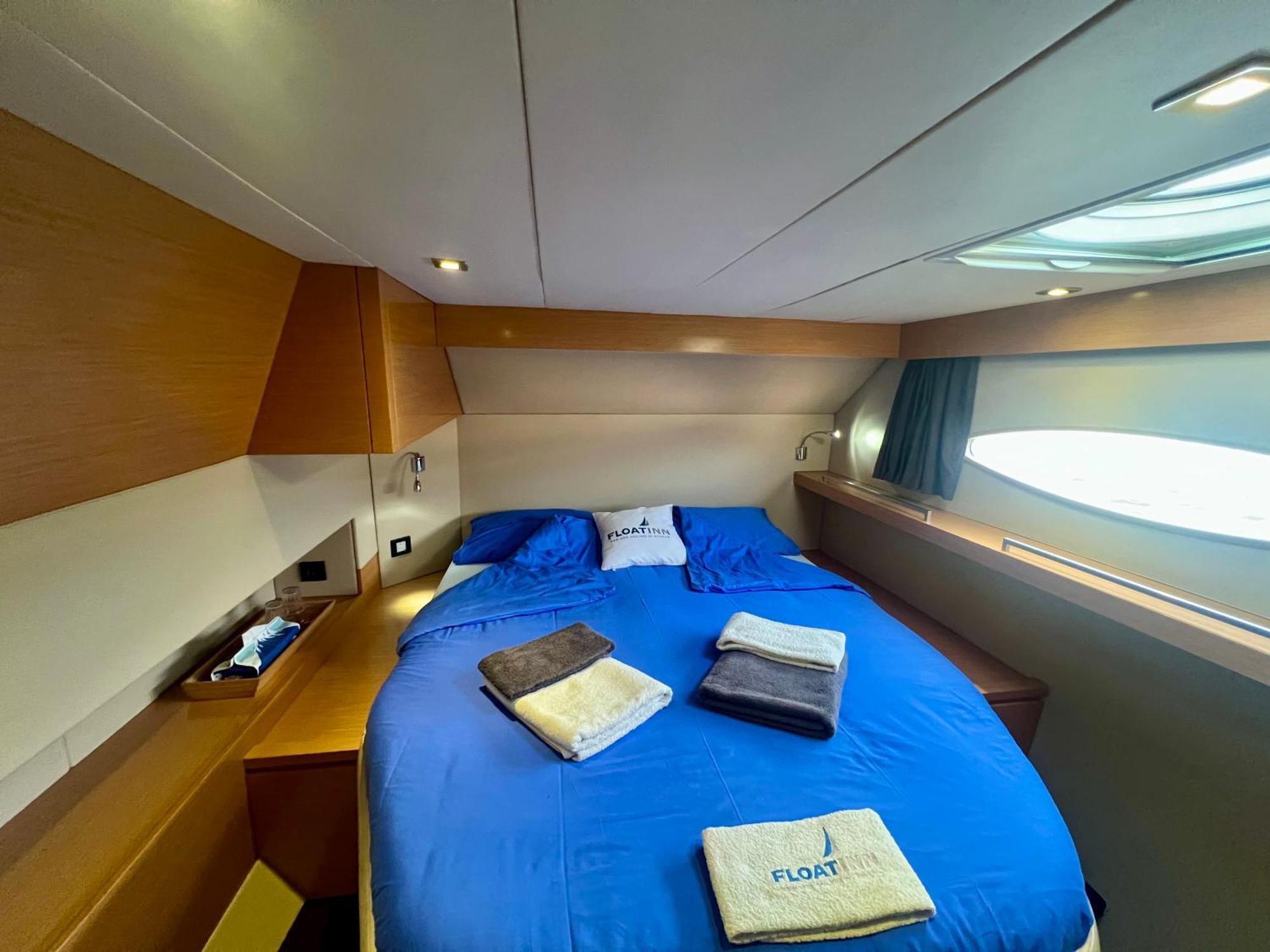 Botel Floatinn Boat-bnb