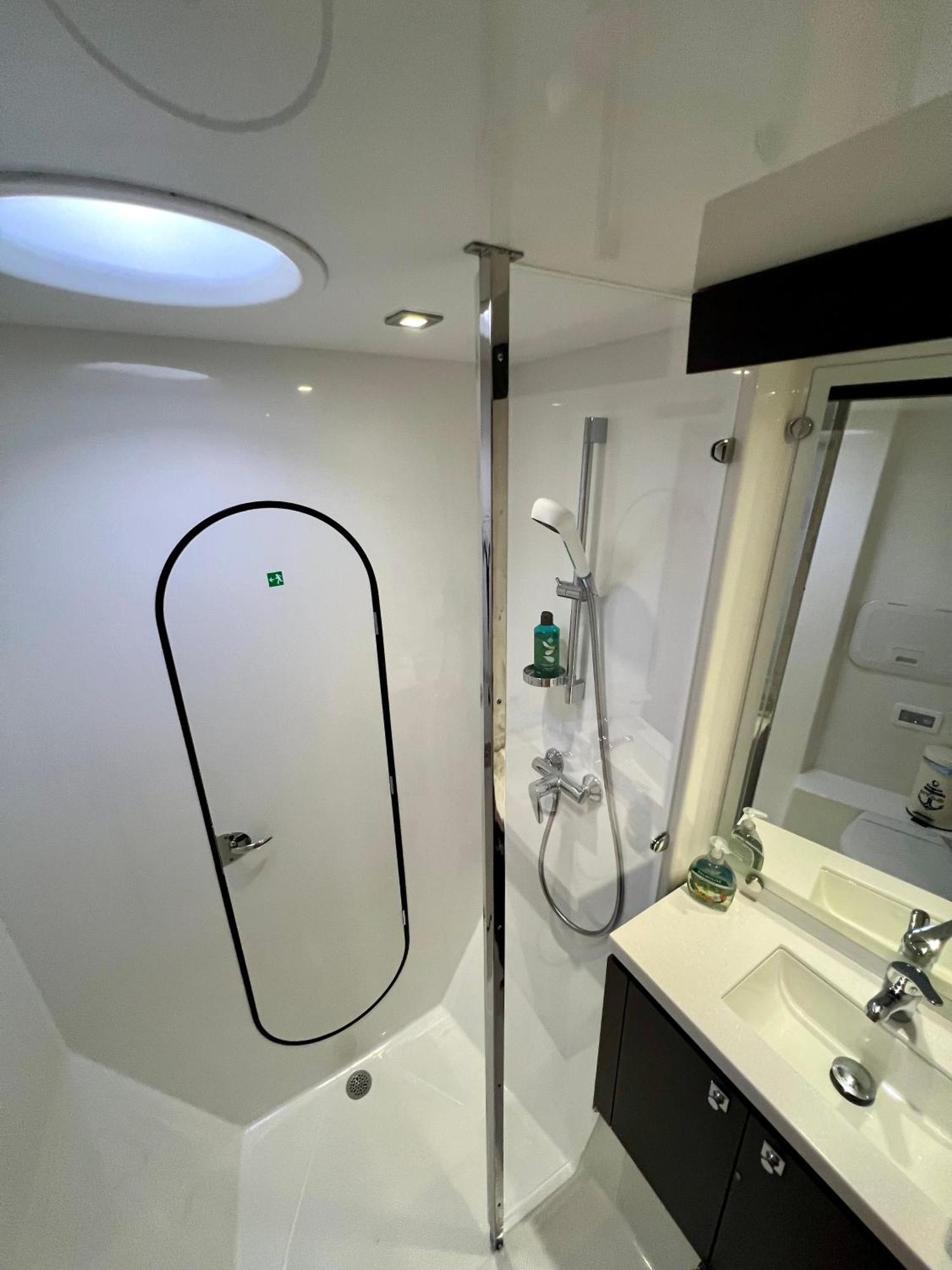 Floatinn Boat-bnb Botel Geneva