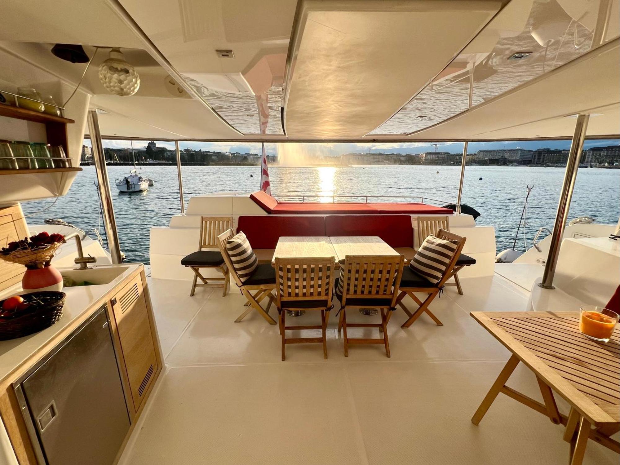 Botel Floatinn Boat-bnb Geneva