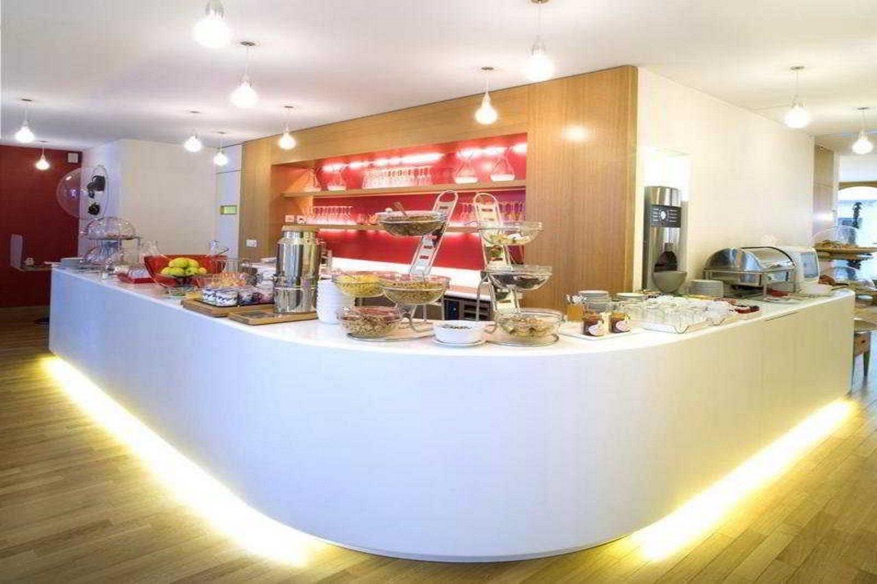 La Cour Des Augustins Boutique Gallery Design Geneva