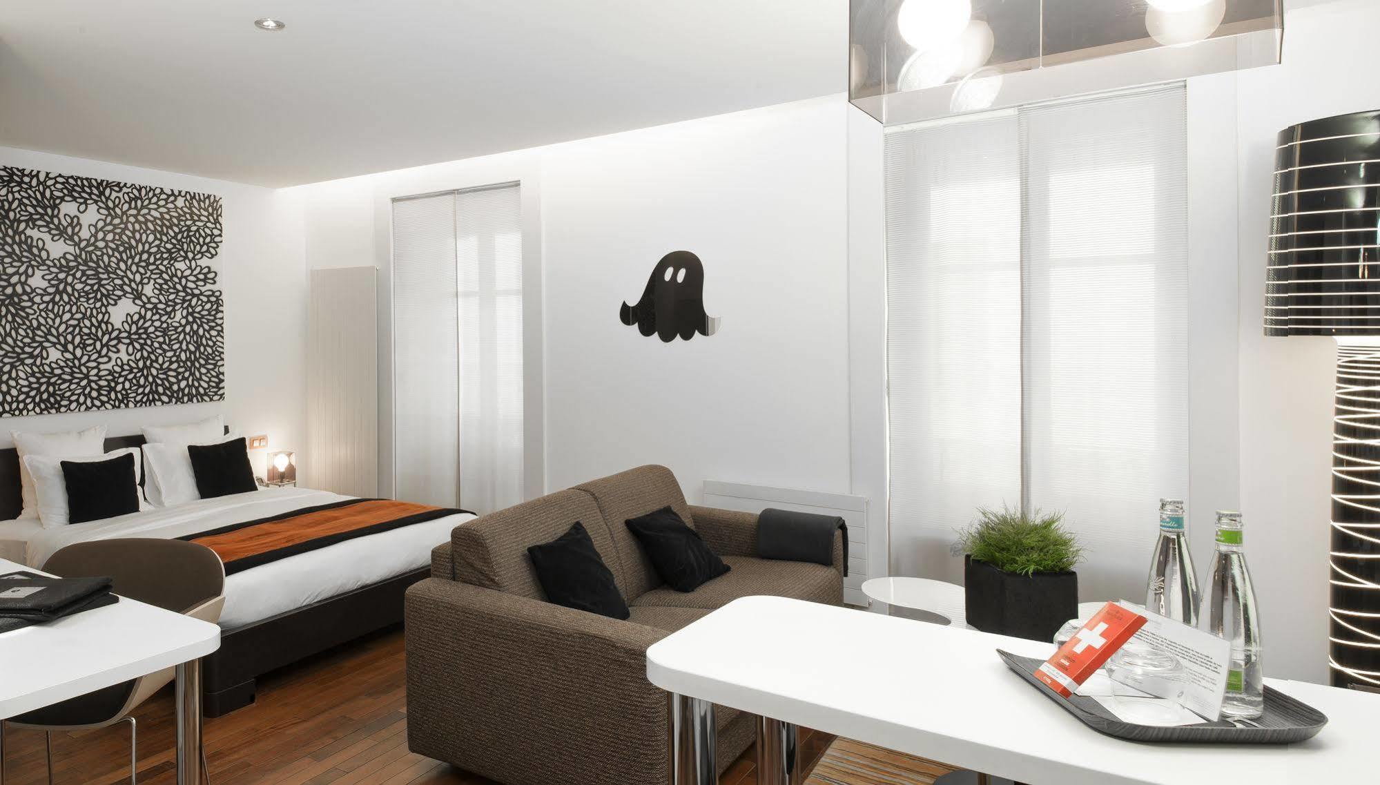La Cour Des Augustins Boutique Gallery Design Geneva
