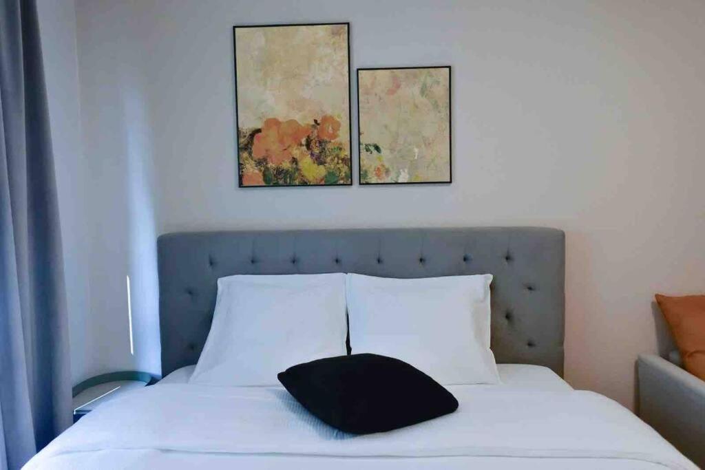 Appartement Studio, Place Du Bourg De Four *