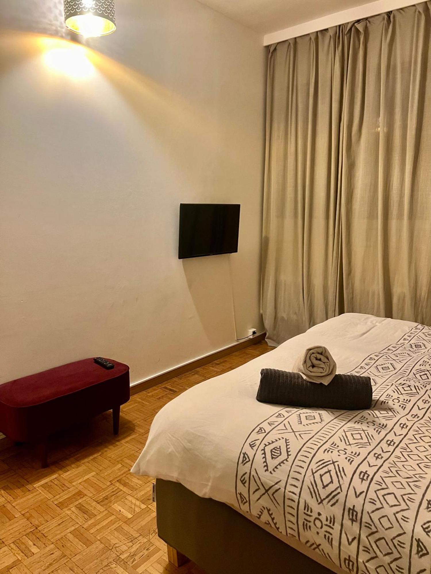 2 Bedroom Flat In Heart Of Eaux-vives Apartment Geneva