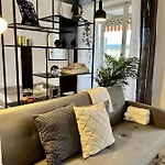 Beautiful Park View Apartment Next To Un