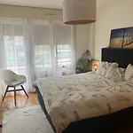 Lovely 2 Bedroom Flat 10 Min From City Center