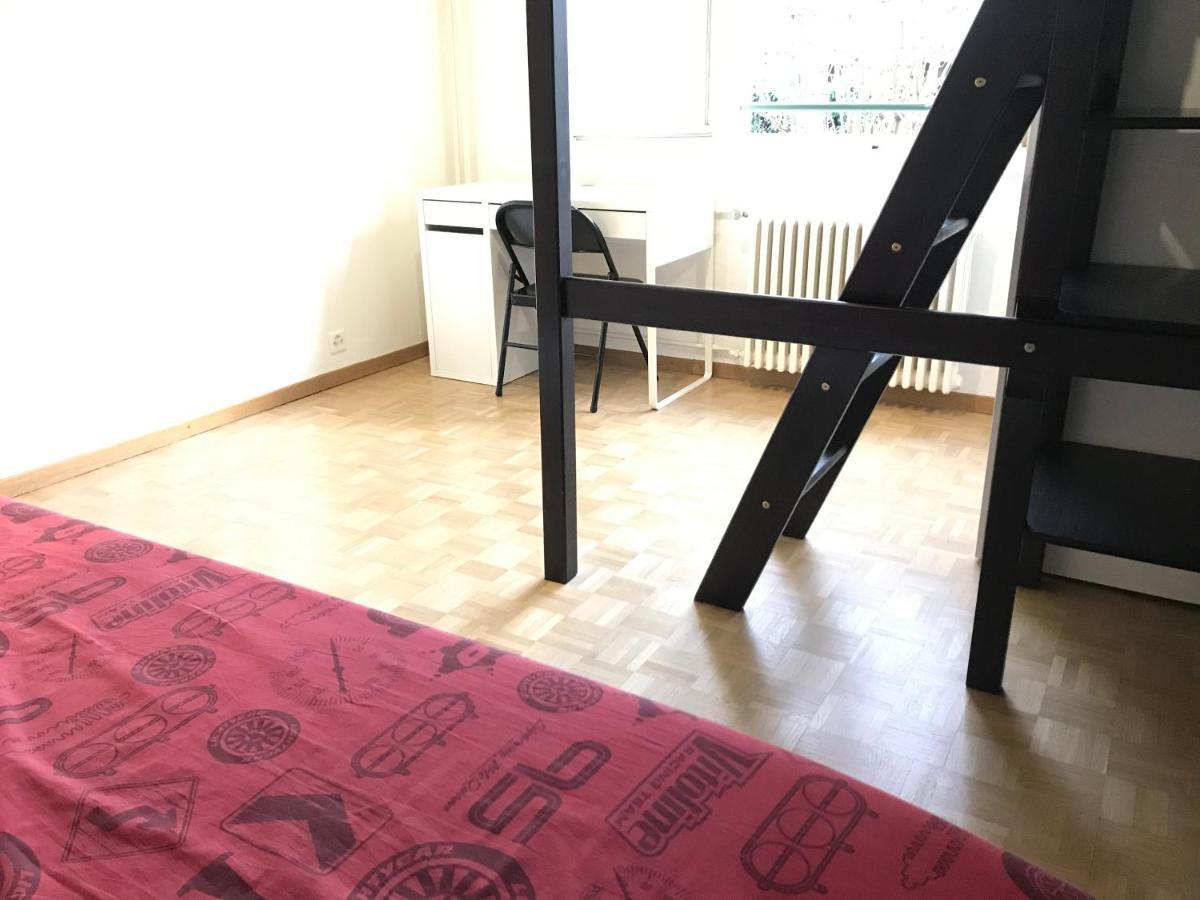 Bernex - Shared Roomate Homestay - Tramway 14 Tpg - Viarhona Homestay Geneva