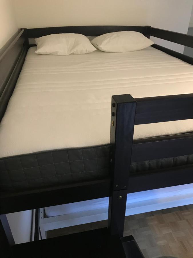 Bernex - Shared Roomate Homestay - Tramway 14 Tpg - Viarhona * Geneva