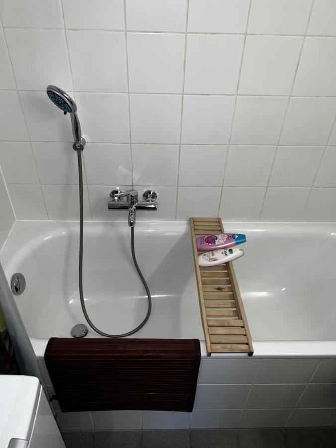 Beautiful Large Studio In Center Of Free Wifi Apartment *
