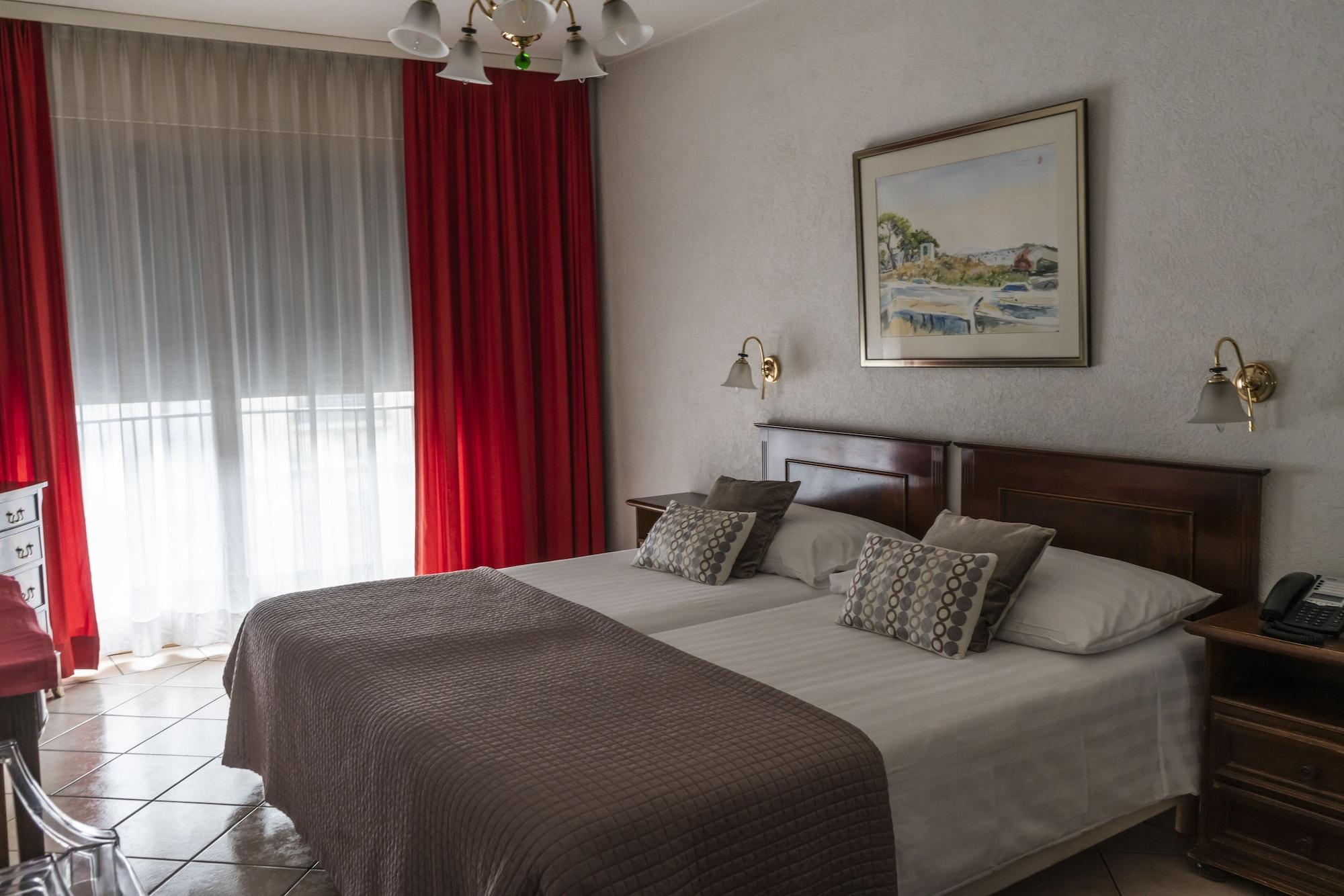 Excelsior Hotel 3*