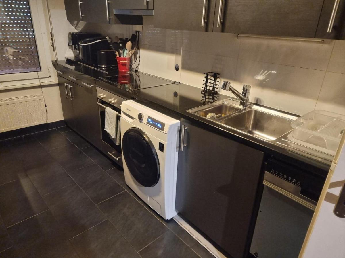 Lovely 2 Bedroom Flat 10 Min From Center