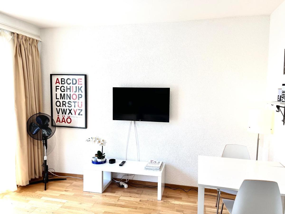 Boutique Studio, 5' From The