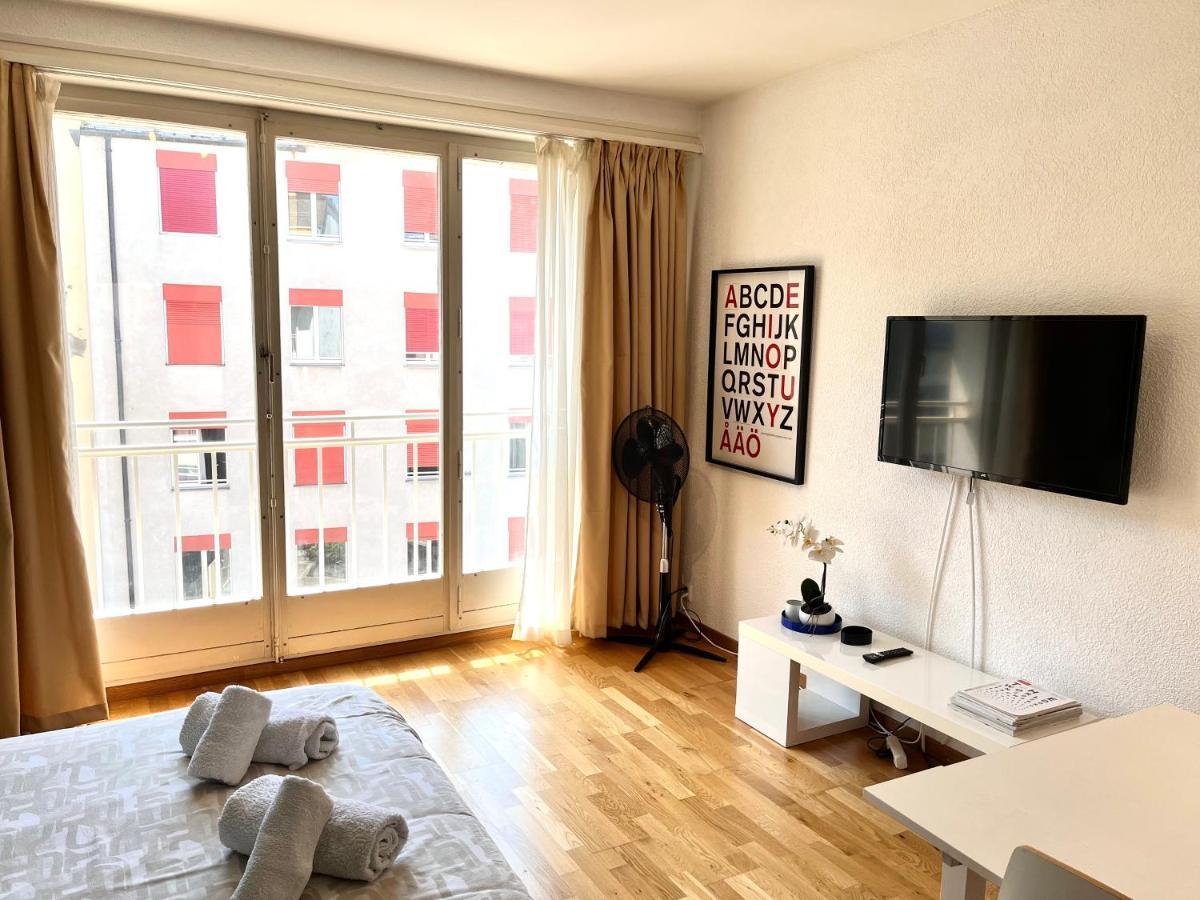 Boutique Studio, 5' From The *