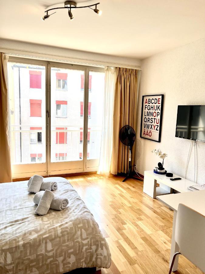Boutique Studio, 5' From The