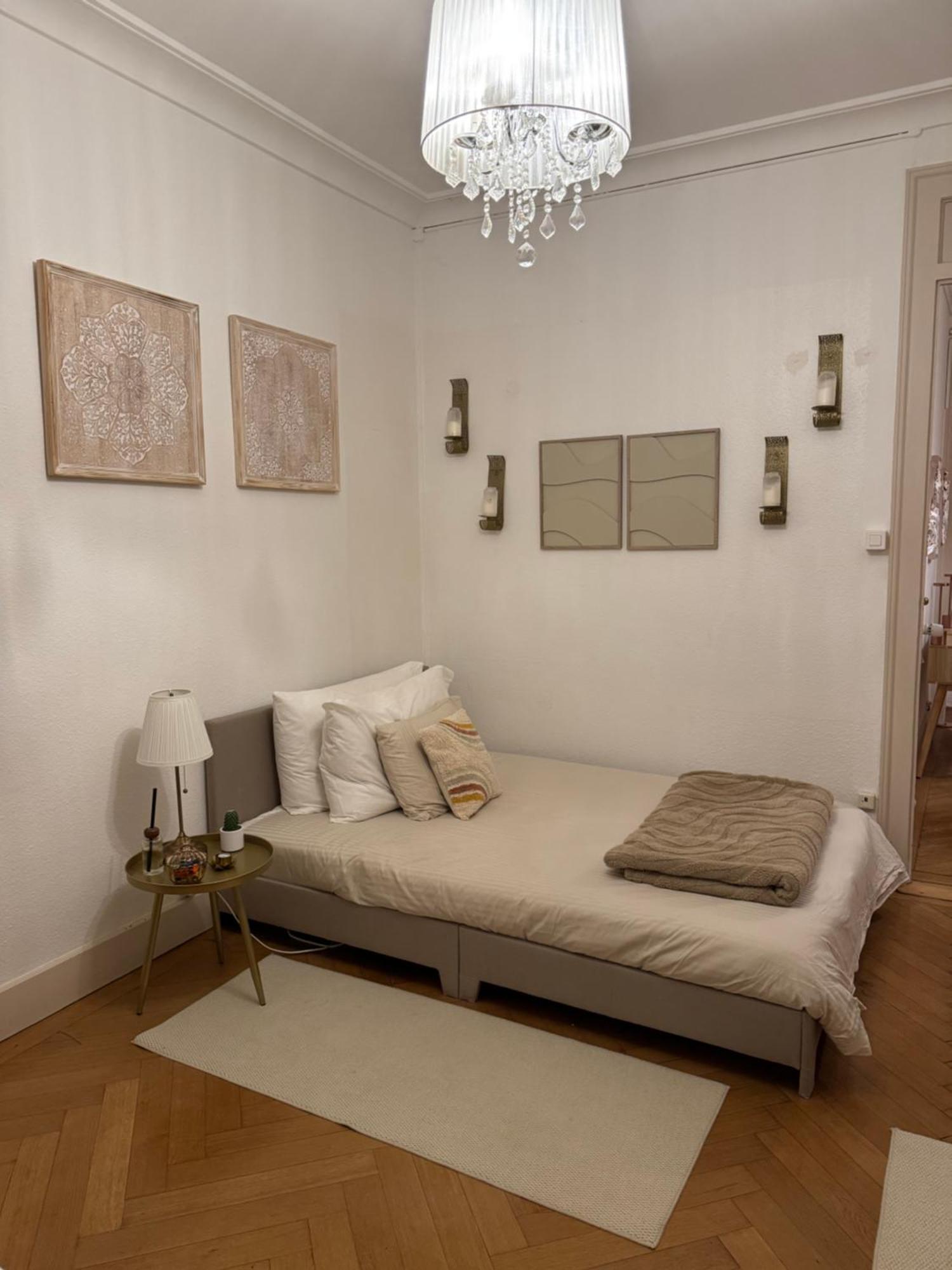 Elegant D Artiste Apartment *