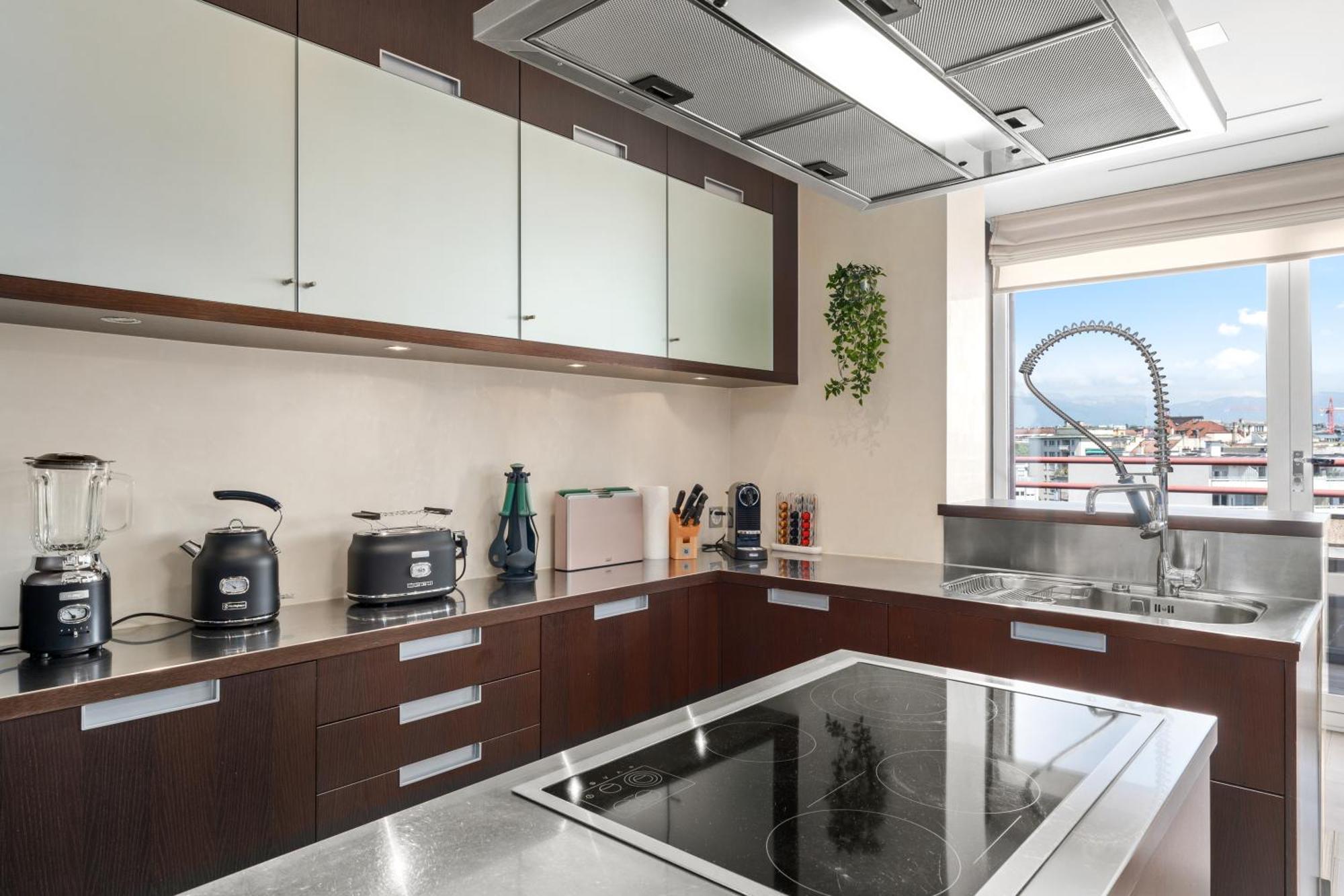 Apartment Exclusive 3 Bedroom Luxury Penthouse *