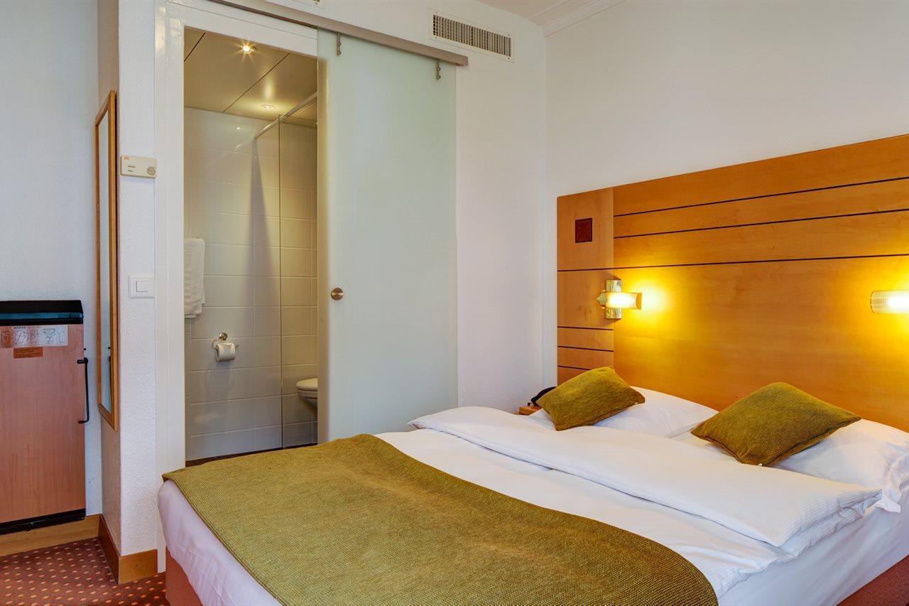 Khách sạn Eden Geneva