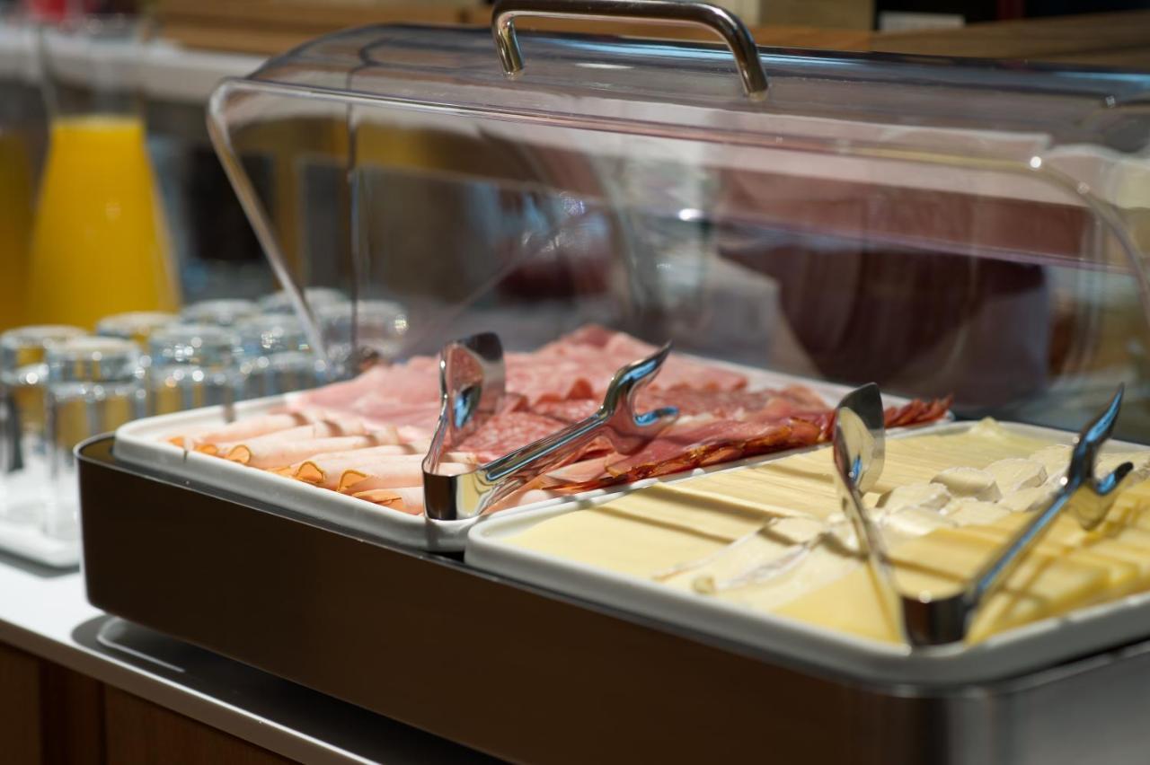 Khách sạn 9hotel Paquis Geneva