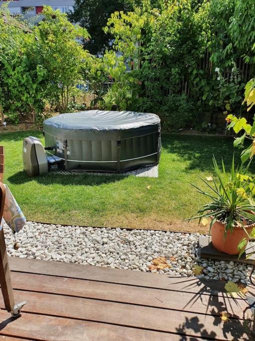 Dans Un Jardin Apartment *