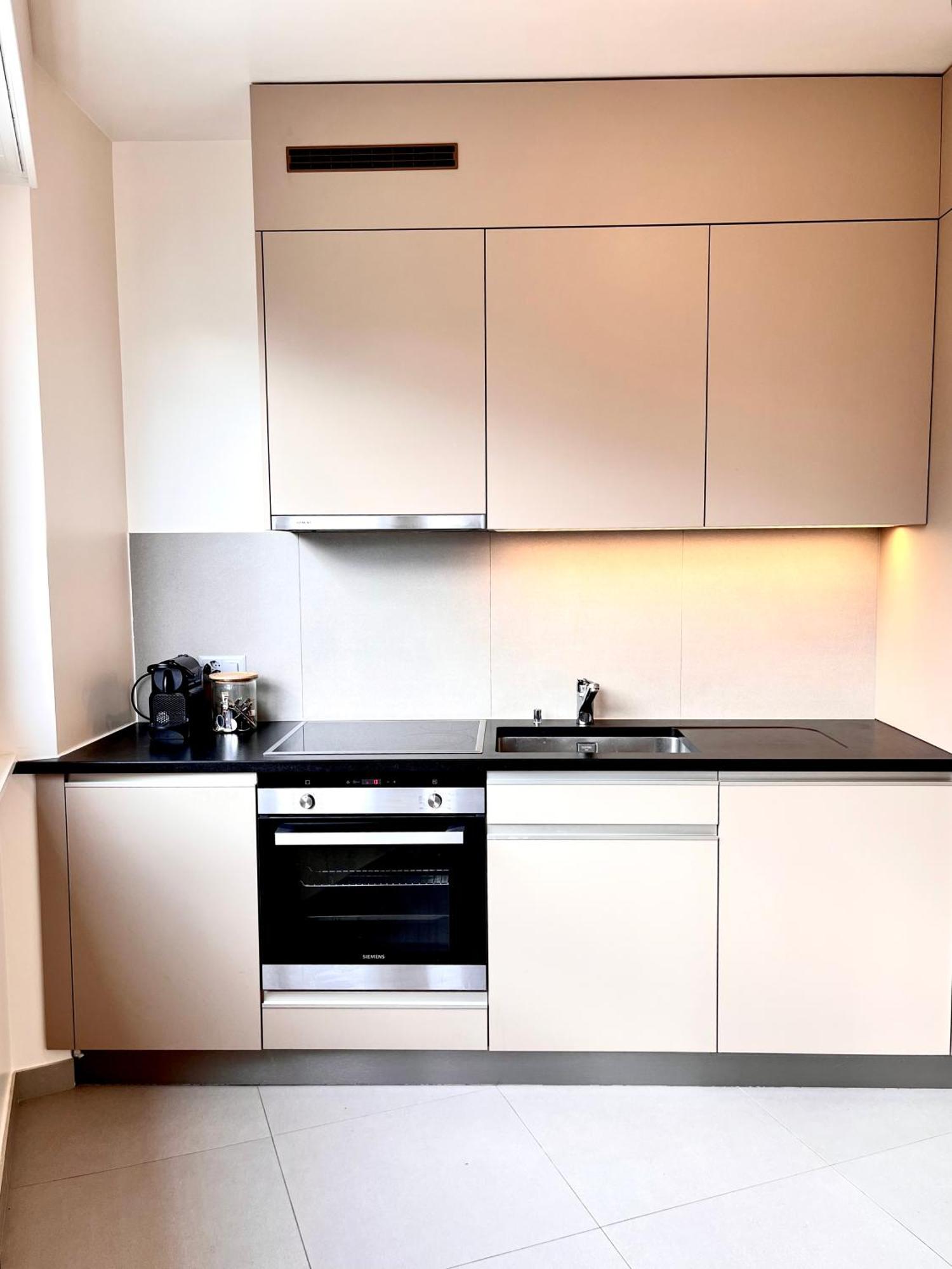 Căn hộ Luxury Studio Near Un & Train Station *