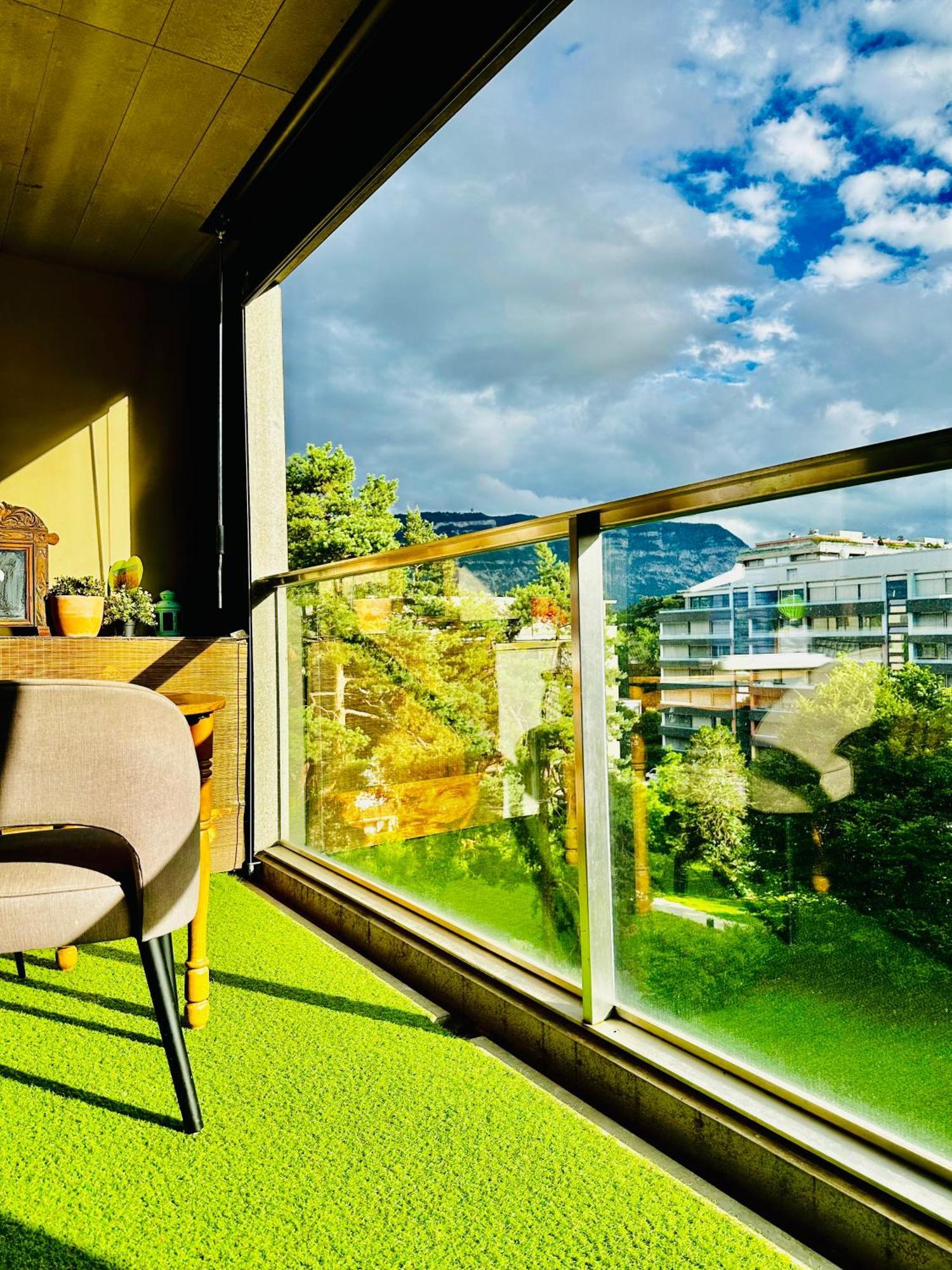 Apartment Magnifique, 2 Chambres A 8 Minutes A Pieds Du Jet D'Eau! *