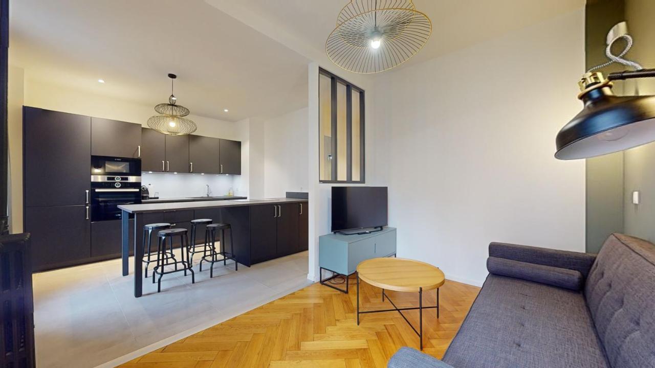Beautiful Modern With Balcony In Apartment Geneva