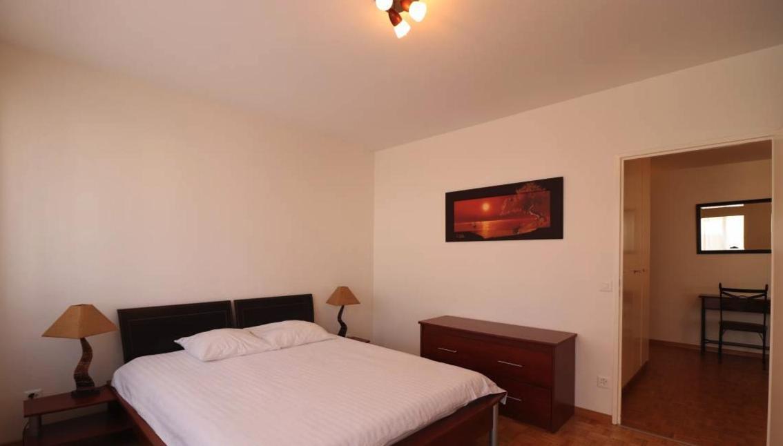 Apartment Athenee 40 By Homenhancement *